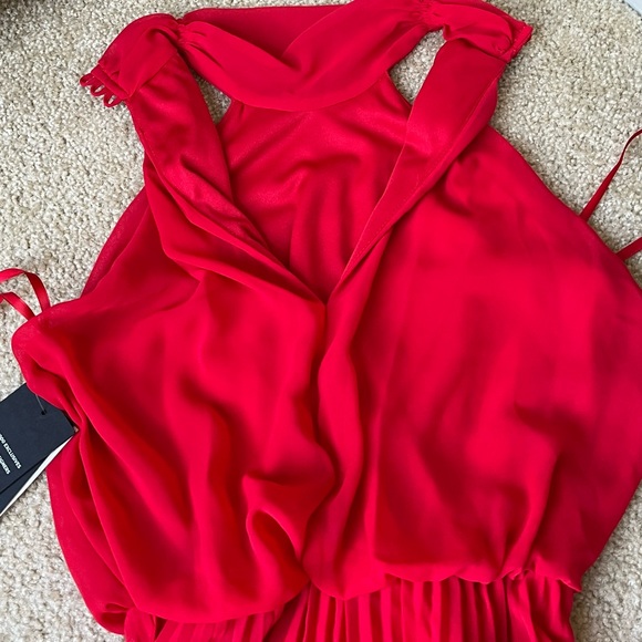 NWT Aqua Women’s Red Chiffon Halter Neck Pleated Skirt Maxi Formal Gown, Size 6 - Picture 6 of 13